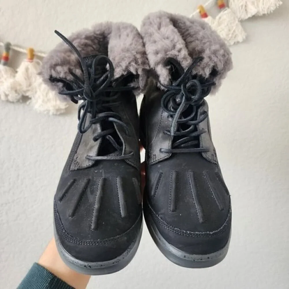 UGG roseok black